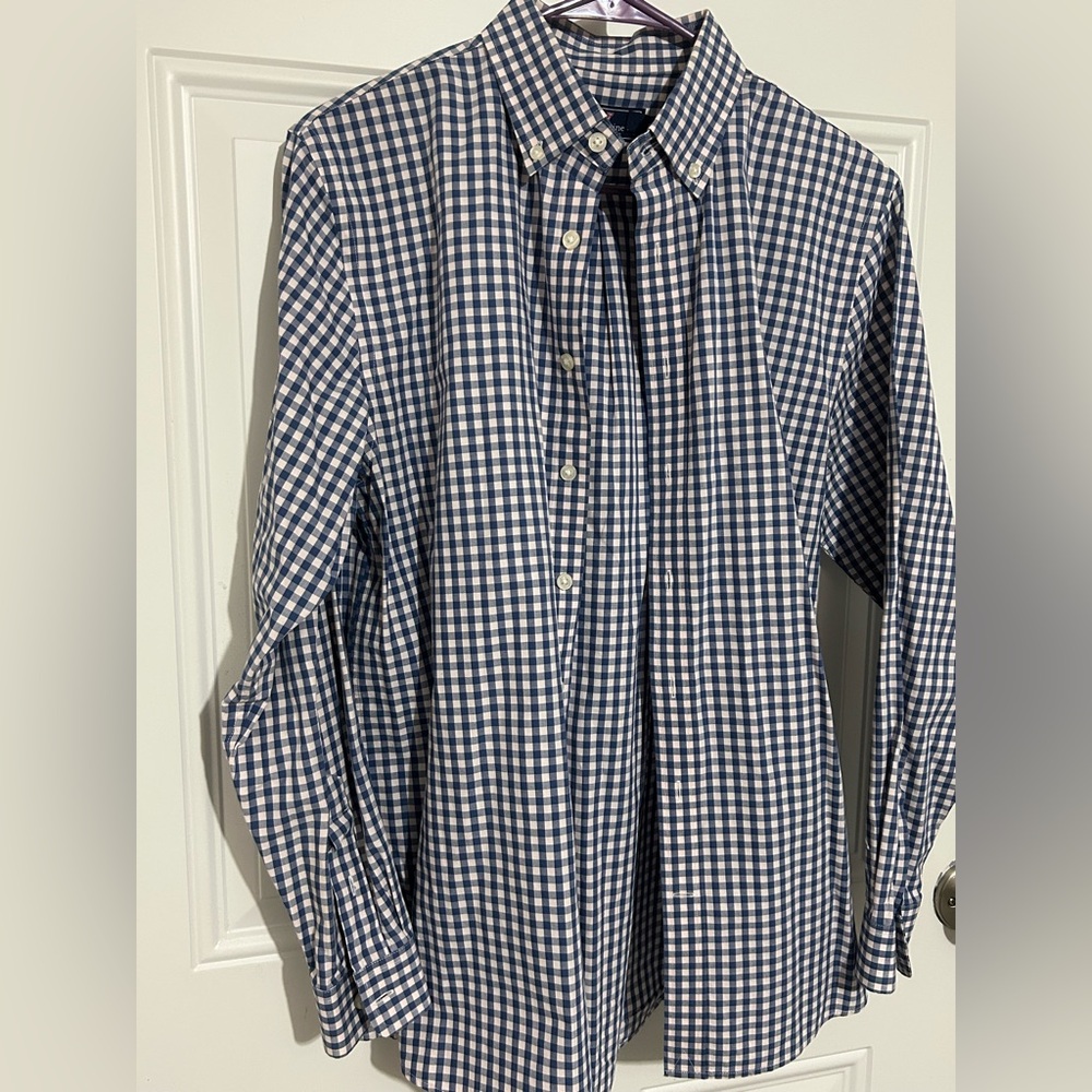 Vineyard Vines Blue and White Casual Button Down Shirt